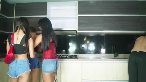 Aysel Chloe Noa and Zoe online show from 02-18-26, 06:48