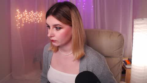 Snapshot of your_freya chatting on 12-25-24, 06:19 Freya online show from 12-25-24, 06:19