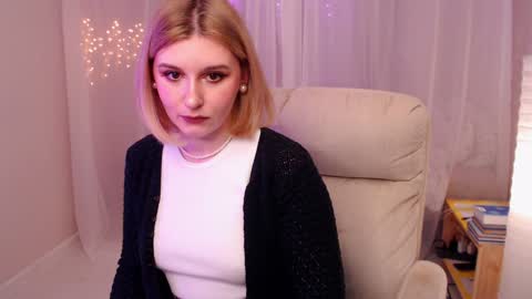 Snapshot of your_freya chatting on 02-06-25, 05:35 Freya online show from 02-06-25, 05:35