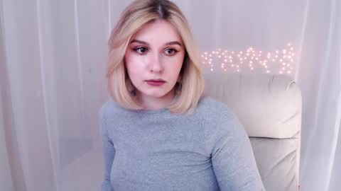 Snapshot of your_freya chatting on 03-08-25, 11:05 Freya online show from 03-08-25, 11:05