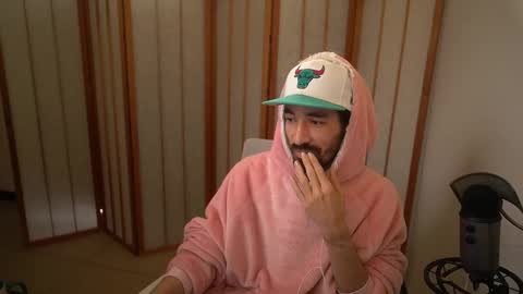 Snapshot of your_ice_cream chatting on 10-22-25, 03:34 Siebel. online show from 10-22-25, 03:34