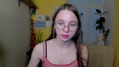 Snapshot of your_leslie chatting on 12-16-24, 01:42 Leslie online show from 12-16-24, 01:42