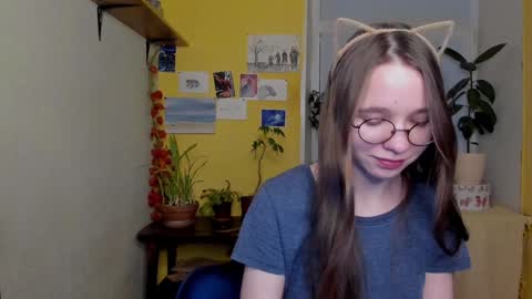 Snapshot of your_leslie chatting on 12-28-24, 04:09 Leslie online show from 12-28-24, 04:09