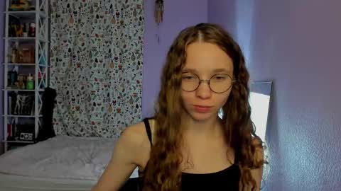 Snapshot of your_leslie chatting on 09-10-25, 01:05 Leslie online show from 09-10-25, 01:05