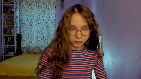 Snapshot of your_leslie chatting on 11-01-25, 10:50 Leslie online show from 11-01-25, 10:50