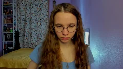 Snapshot of your_leslie chatting on 11-03-25, 01:40 Leslie online show from 11-03-25, 01:40