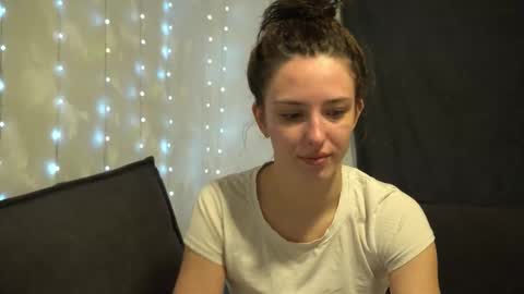 Snapshot of your_little_flexible_girl chatting on 03-15-26, 08:48 Meri online show from 03-15-26, 08:48