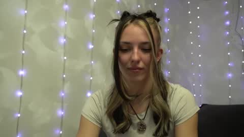 Snapshot of your_little_flexible_girl chatting on 03-31-26, 07:58 Meri online show from 03-31-26, 07:58