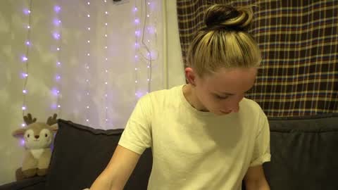Snapshot of your_little_flexible_girl chatting on 04-05-26, 08:17 Meri online show from 04-05-26, 08:17