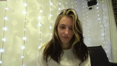 Snapshot of your_little_flexible_girl chatting on 04-14-26, 08:04 Meri online show from 04-14-26, 08:04