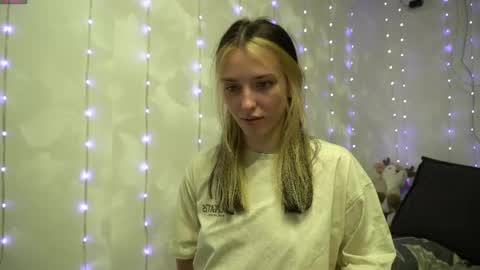 Snapshot of your_little_flexible_girl chatting on 04-23-26, 07:27 Meri online show from 04-23-26, 07:27