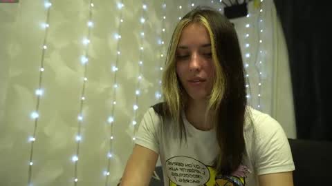 Snapshot of your_little_flexible_girl chatting on 05-05-26, 08:06 Meri online show from 05-05-26, 08:06