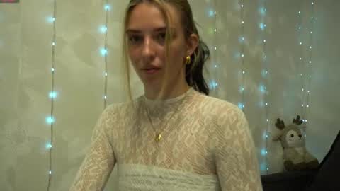 Snapshot of your_little_flexible_girl chatting on 05-21-26, 08:16 Meri online show from 05-21-26, 08:16