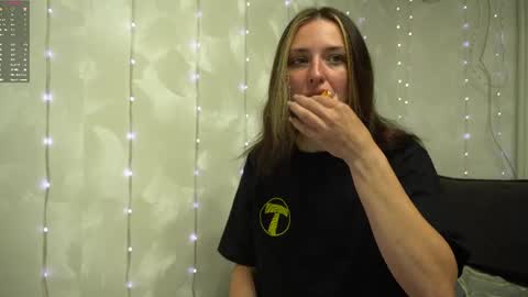 Snapshot of your_little_flexible_girl chatting on 06-03-26, 08:03 Meri online show from 06-03-26, 08:03
