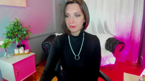 Snapshot of your_little_mom chatting on 01-21-25, 01:43 Viky online show from 01-21-25, 01:43