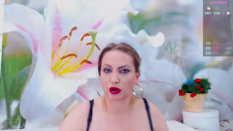 Snapshot of your_milf_lilly chatting on 05-16-26, 07:05 Lilly online show from 05-16-26, 07:05