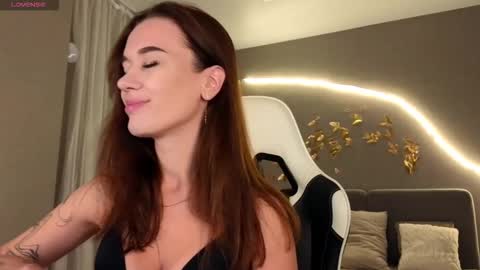 Jessica Loyd online show from 11-27-25, 02:13