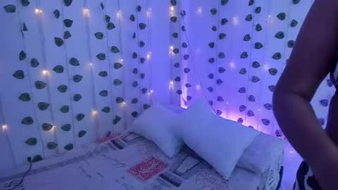 Snapshot of your_naughty_girl_x chatting on 06-17-26, 11:23 EMILY independent model online show from 06-17-26, 11:23