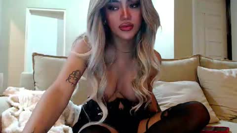 Snapshot of your_pov chatting on 03-27-26, 09:10 Lena online show from 03-27-26, 09:10