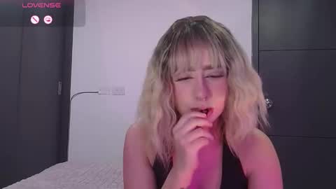 Snapshot of your_rosalie chatting on 09-10-25, 04:45 your_rosalie online show from 09-10-25, 04:45