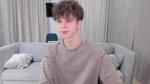 your_shy_guy online show from 01-09-25, 08:33