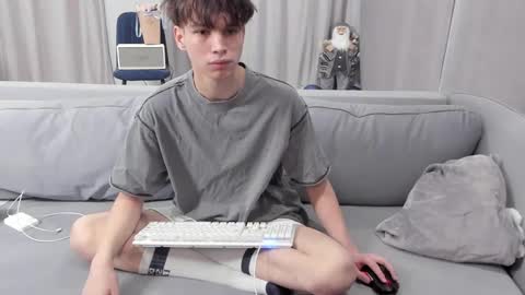 your_shy_guy online show from 02-14-25, 06:40