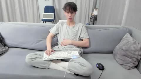 your_shy_guy online show from 02-25-25, 08:51