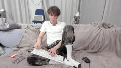 your_shy_guy online show from 03-10-25, 08:34