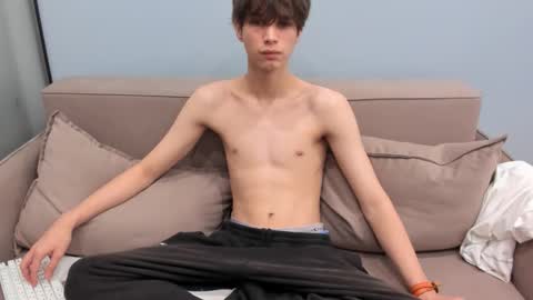 your_shy_guy online show from 09-19-25, 07:47