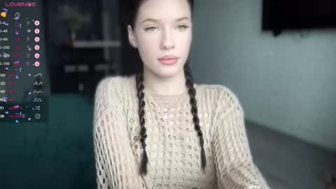 Mia  online show from 02-11-25, 10:48