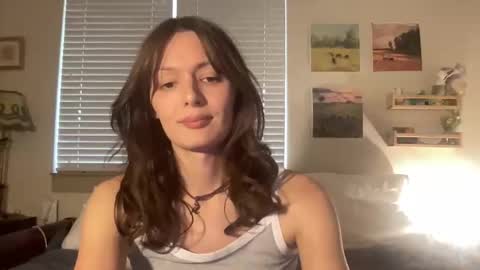 Snapshot of yourbirdy chatting on 12-21-25, 10:39 yourbirdy online show from 12-21-25, 10:39