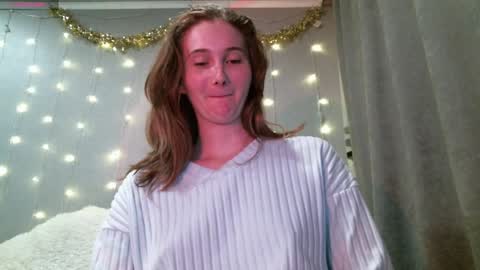 Snapshot of yourcreamyister chatting on 01-01-25, 02:52 creamysister online show from 01-01-25, 02:52