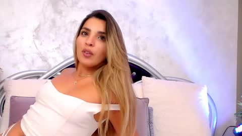 Snapshot of yourdirtyyangel chatting on 09-22-25, 10:23 Alicia online show from 09-22-25, 10:23