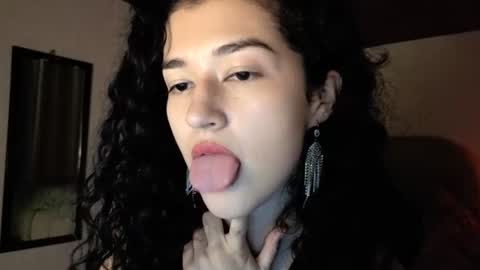 yourdreamgirl2025 online show from 07-01-26, 12:56