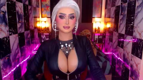 Snapshot of yourdreampinayx chatting on 11-11-25, 10:32 Kath Harper online show from 11-11-25, 10:32