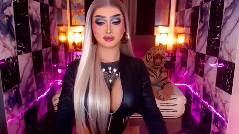 Snapshot of yourdreampinayx chatting on 11-27-25, 03:25 Kath Harper online show from 11-27-25, 03:25