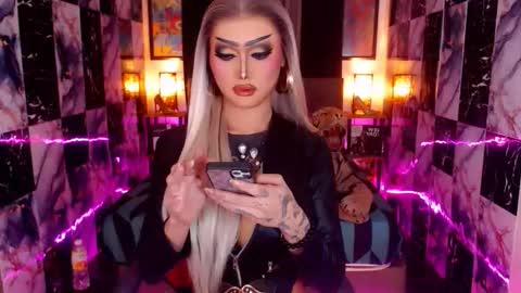 Snapshot of yourdreampinayx chatting on 12-04-25, 01:59 Kath Harper online show from 12-04-25, 01:59