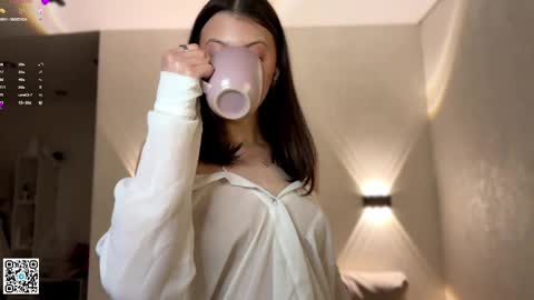 Emilia online show from 04-18-26, 07:07