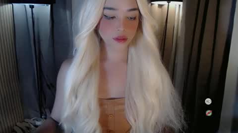 Snapshot of yourfavoratemaureen chatting on 11-03-25, 10:27 maureen love you online show from 11-03-25, 10:27