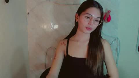 Snapshot of yourfavoratesunshine chatting on 05-25-26, 06:41 Sunshine online show from 05-25-26, 06:41