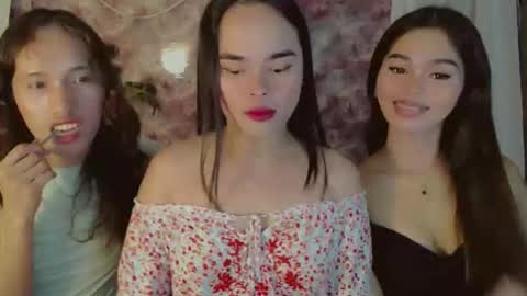 Snapshot of yourfavoratesunshine chatting on 06-05-26, 02:56 Sunshine online show from 06-05-26, 02:56