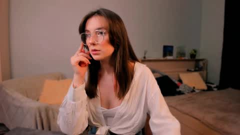 Snapshot of yourfrenchteacher chatting on 02-07-25, 04:37 Chloe online show from 02-07-25, 04:37