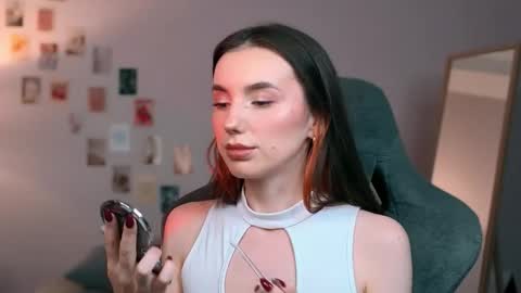 Snapshot of yourfrenchteacher chatting on 09-20-25, 08:32 Chloe online show from 09-20-25, 08:32