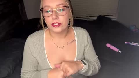 Snapshot of yourfunamanda chatting on 09-09-25, 02:22 Amanda Ivy online show from 09-09-25, 02:22