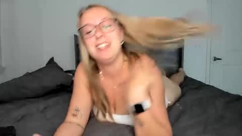 Snapshot of yourfunamanda chatting on 10-02-25, 03:02 Amanda Ivy online show from 10-02-25, 03:02