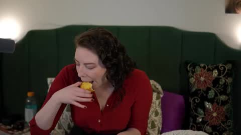 Sarlei Sar-uh-lie online show from 11-22-25, 01:04