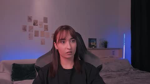 Snapshot of yourjullymoon chatting on 10-20-25, 06:41 Jully online show from 10-20-25, 06:41