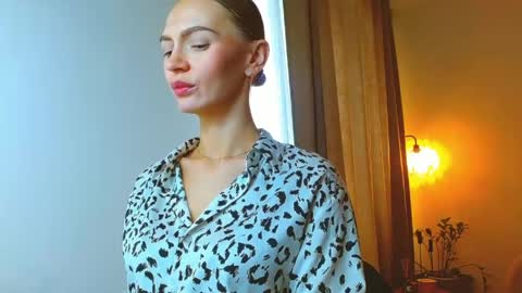 Snapshot of yourladysunshine chatting on 05-19-26, 07:15 Ksyusha online show from 05-19-26, 07:15