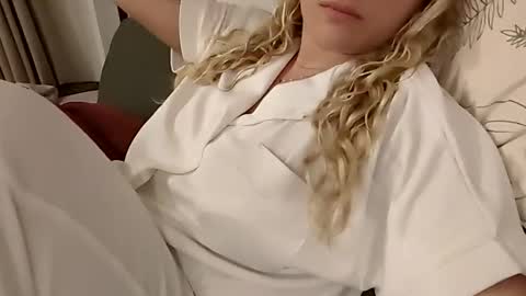 yourlittlegoddess online show from 03-09-26, 07:07