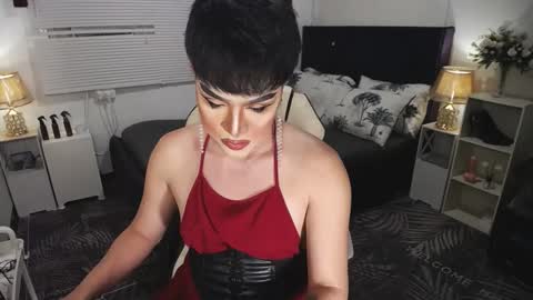 Snapshot of yourlivingonurdream chatting on 01-08-25, 02:25 --               online show from 01-08-25, 02:25